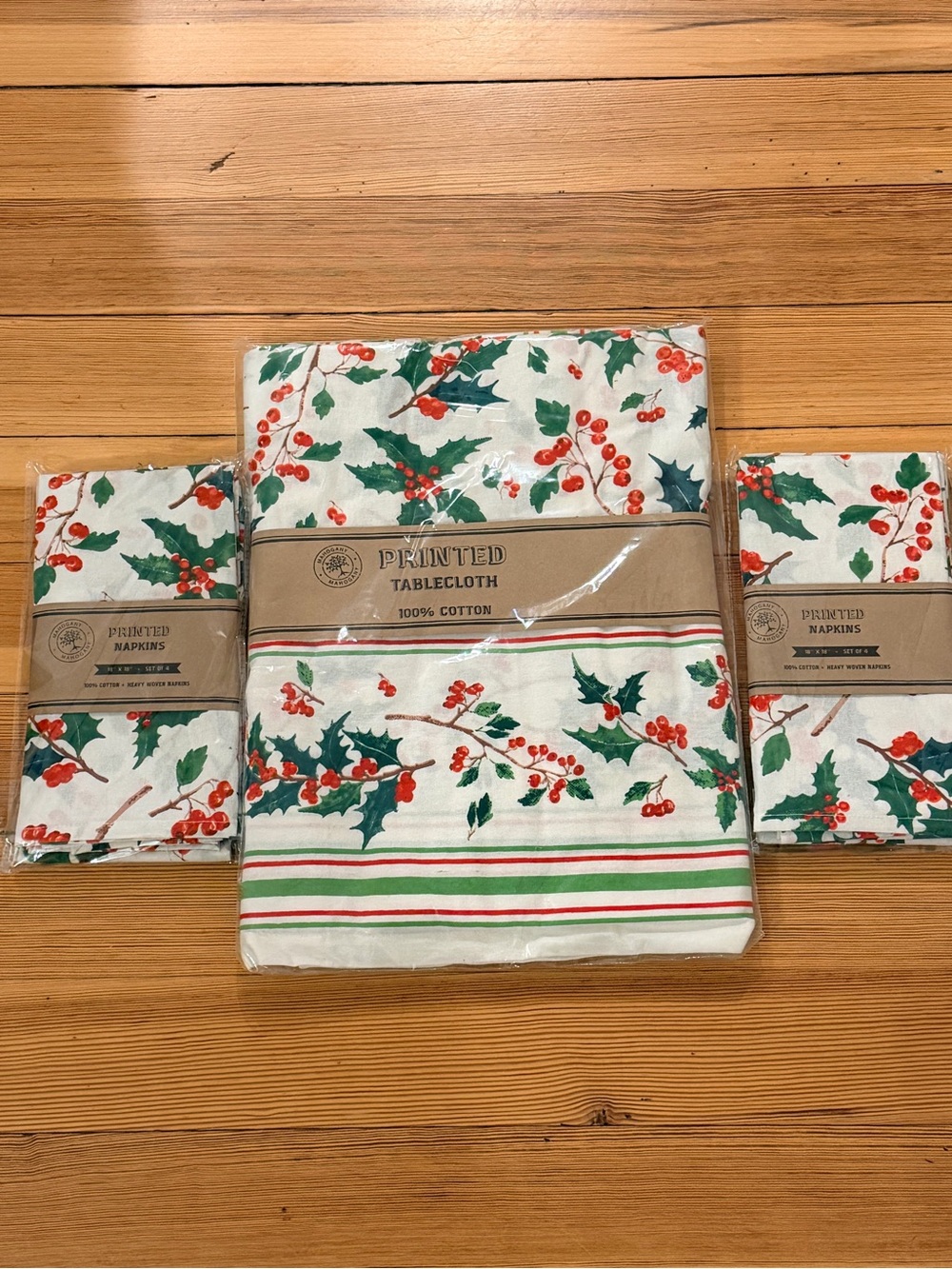 NWT Holiday Holly Printed Cotton Tablecloth and Napkin Set - Red & Green